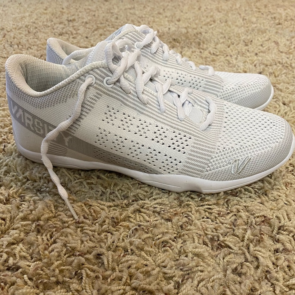 Varsity cheerleading shoes
